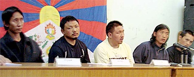 mnisilabranguucieczkadharamsala2009_400