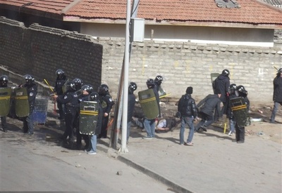 serthar24stycznia2012policjanciciagnanieprzytomnegokolumna_400