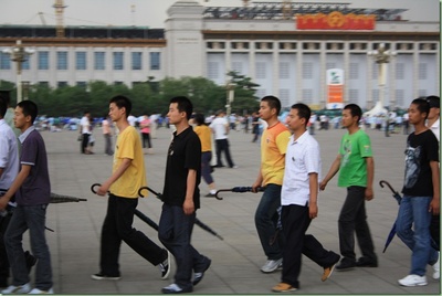 tiananmen2009parasolki_400